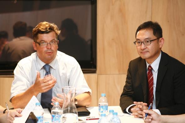 �󣺴󱱚WͨӍCEO Mogens Elsberg���ң��󱱚WͨӍ�Ї��^(q��)����(j��ng)����پ